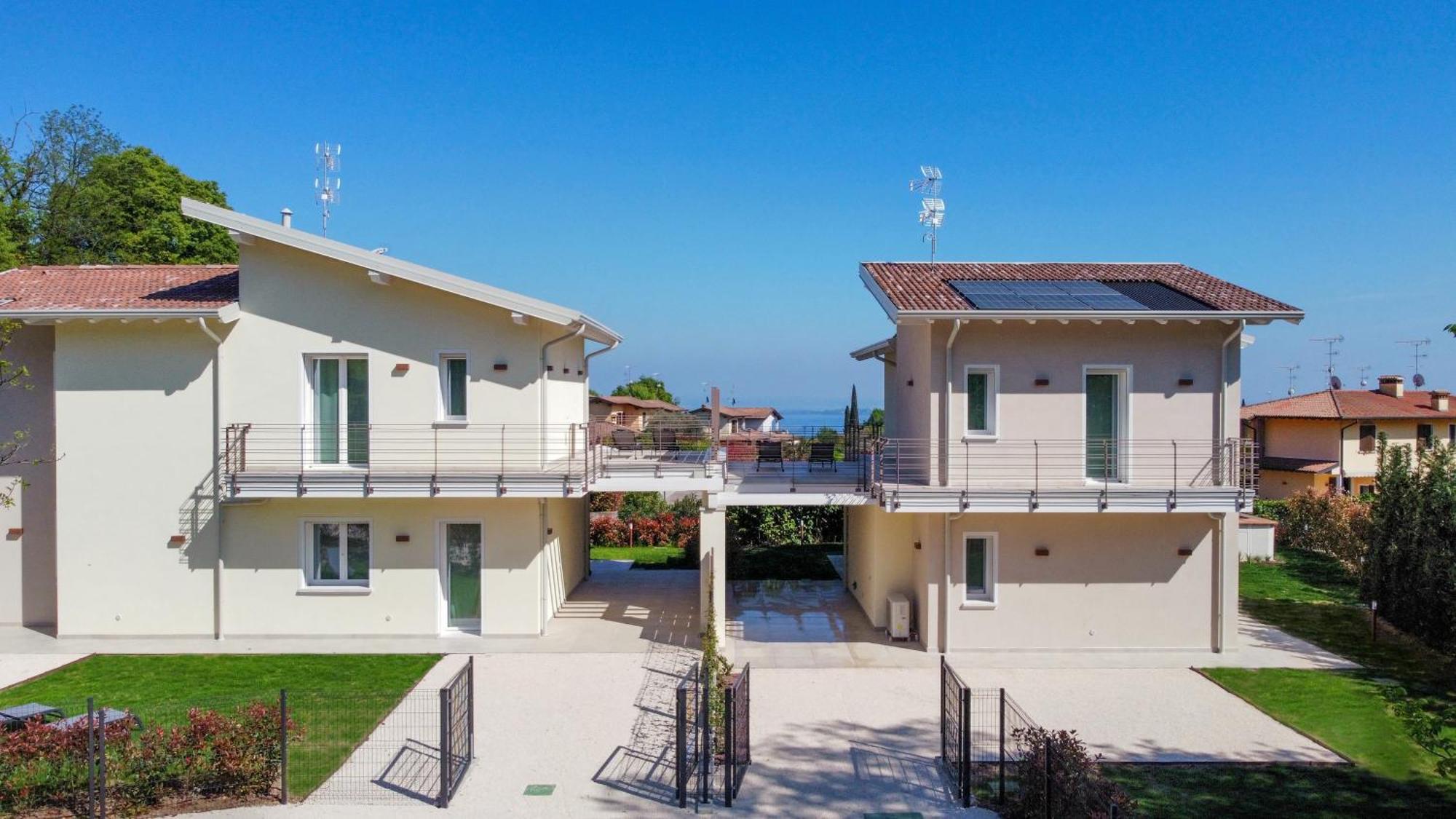 Luxury Villas Gardenia With Private Pool Padenghe sul Garda Luaran gambar