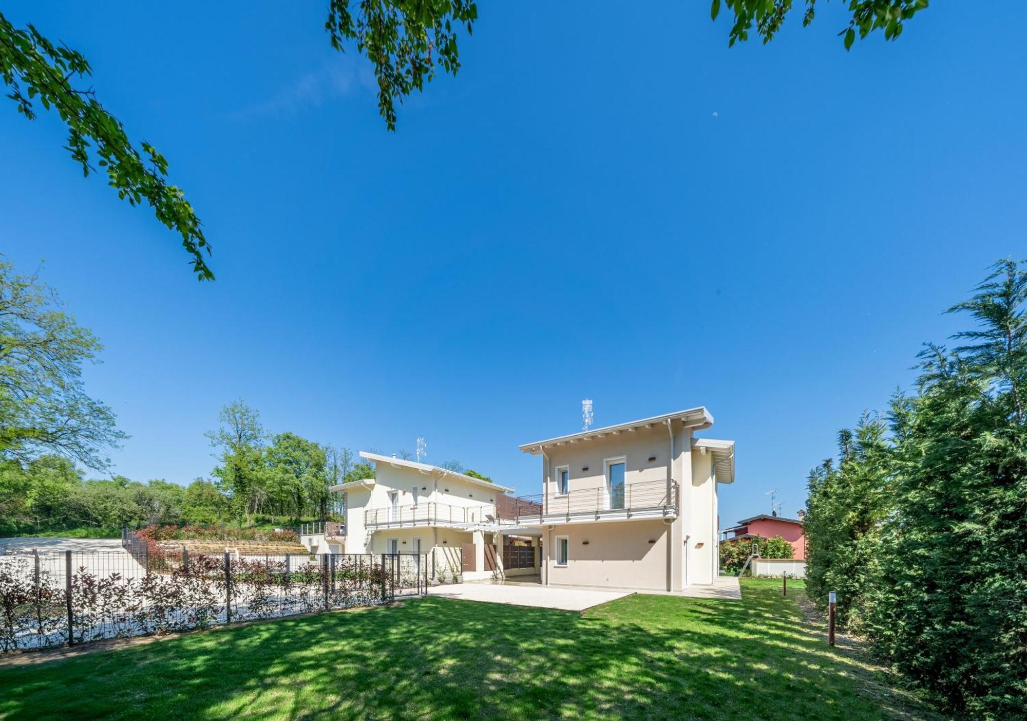Luxury Villas Gardenia With Private Pool Padenghe sul Garda Luaran gambar