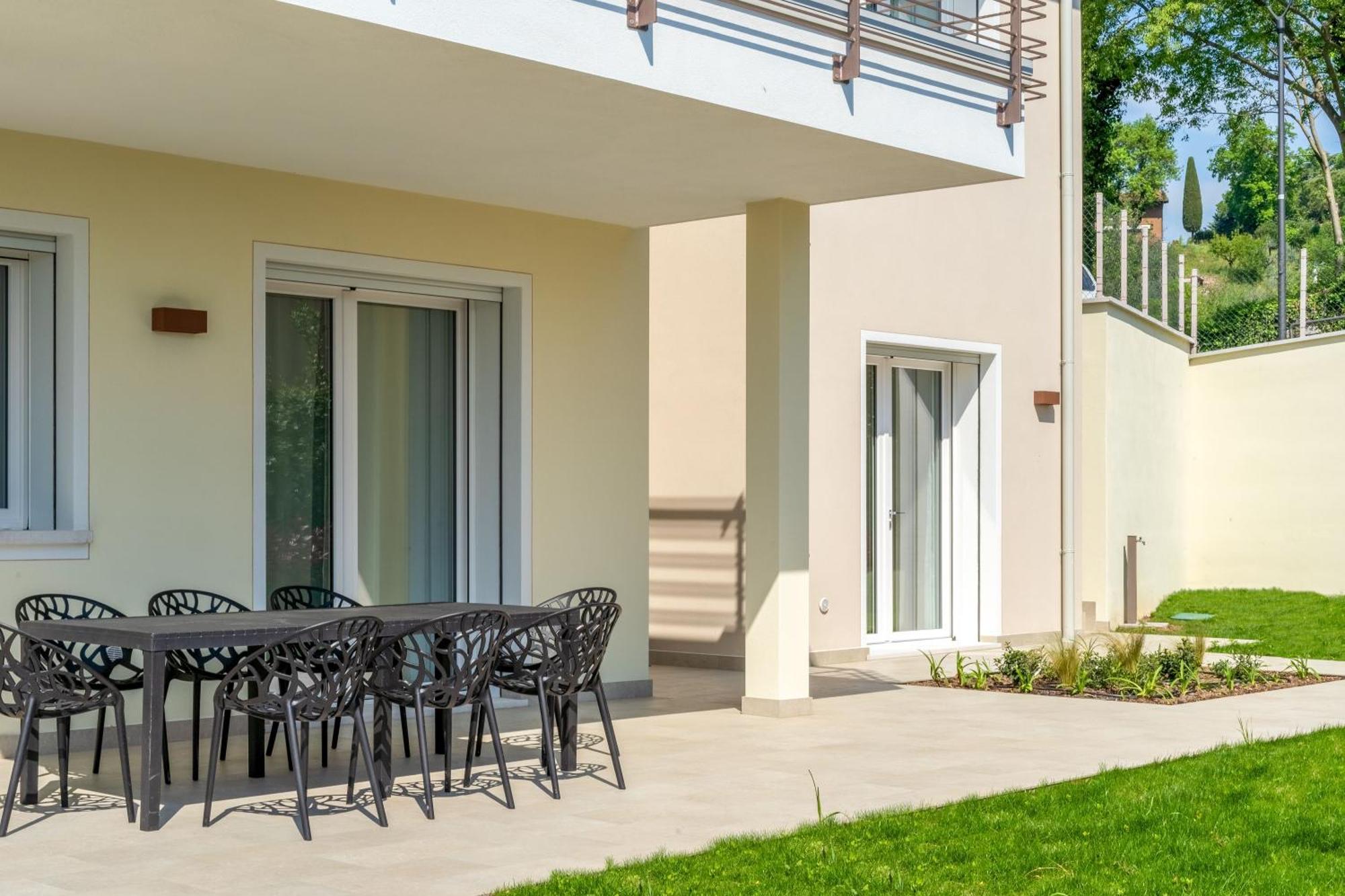 Luxury Villas Gardenia With Private Pool Padenghe sul Garda Luaran gambar