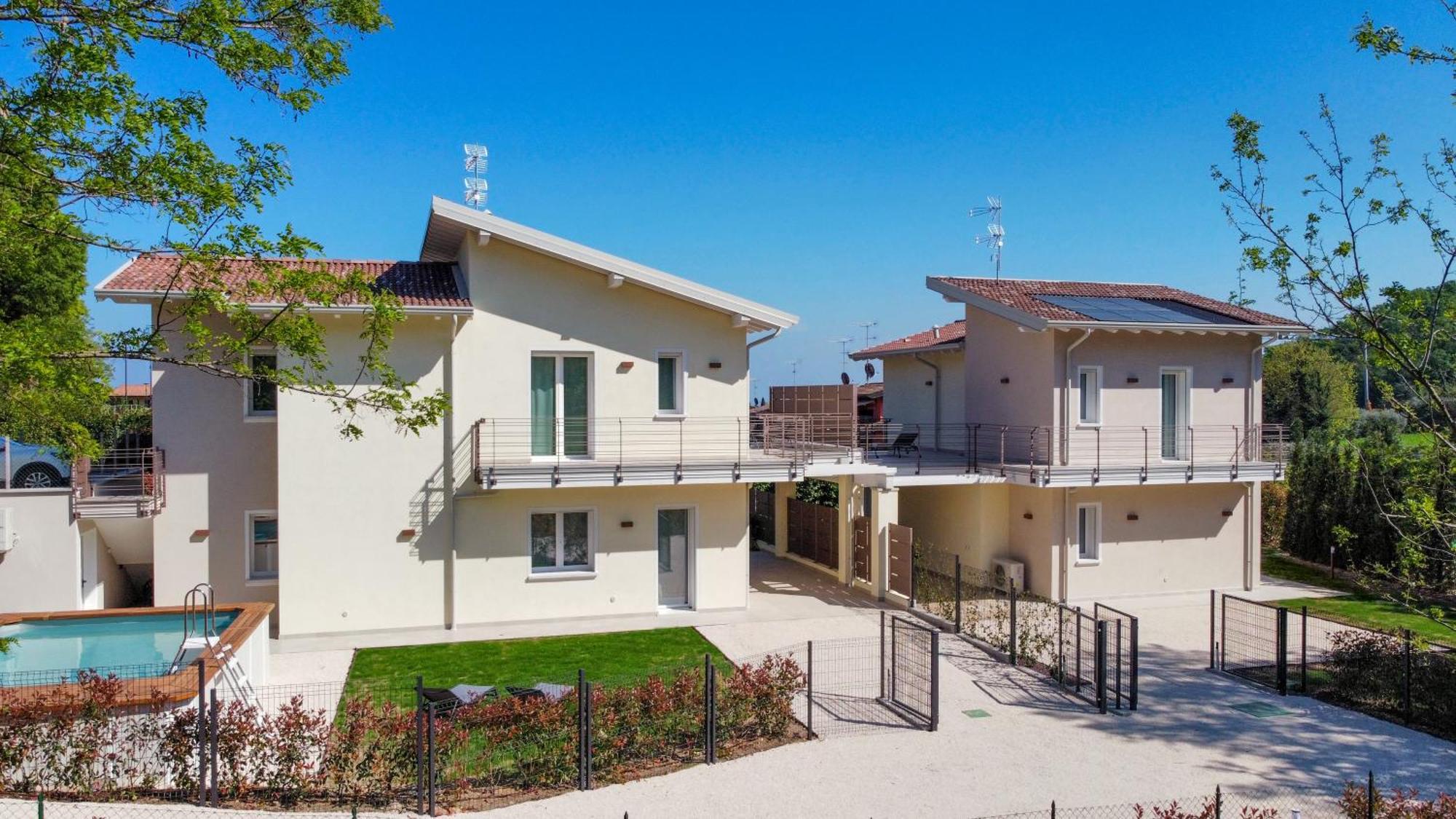 Luxury Villas Gardenia With Private Pool Padenghe sul Garda Luaran gambar