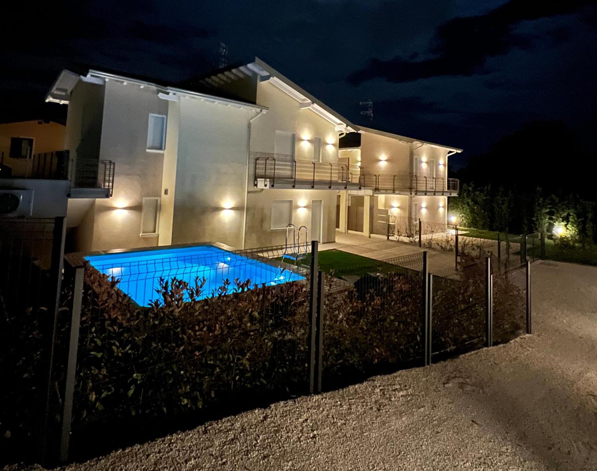 Luxury Villas Gardenia With Private Pool Padenghe sul Garda Luaran gambar